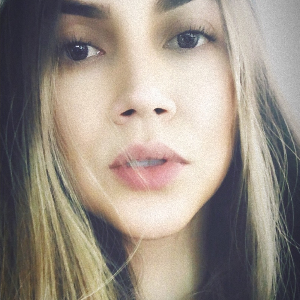 Meet your Posher, Daniela